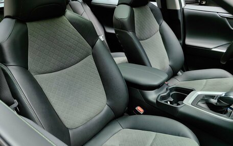 Toyota RAV4, 2025 год, 4 450 000 рублей, 24 фотография