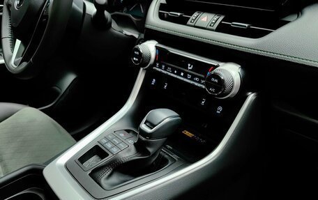 Toyota RAV4, 2025 год, 4 450 000 рублей, 28 фотография