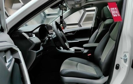 Toyota RAV4, 2025 год, 4 450 000 рублей, 21 фотография