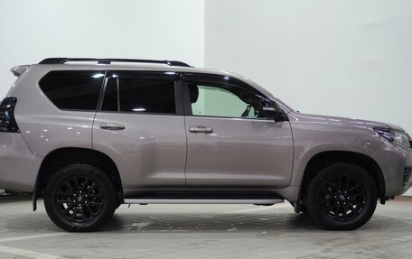 Toyota Land Cruiser Prado 150 рестайлинг 2, 2020 год, 7 350 000 рублей, 5 фотография