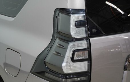 Toyota Land Cruiser Prado 150 рестайлинг 2, 2020 год, 7 350 000 рублей, 8 фотография