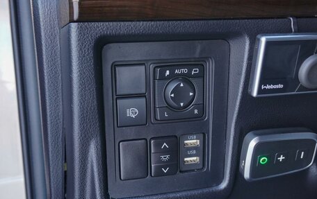 Toyota Land Cruiser Prado 150 рестайлинг 2, 2020 год, 7 350 000 рублей, 32 фотография