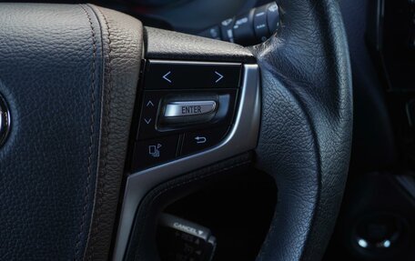 Toyota Land Cruiser Prado 150 рестайлинг 2, 2020 год, 7 350 000 рублей, 25 фотография