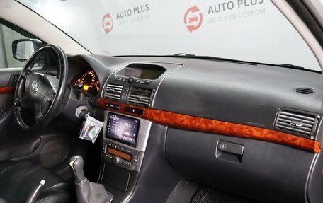 Toyota Avensis III рестайлинг, 2005 год, 725 000 рублей, 1 фотография