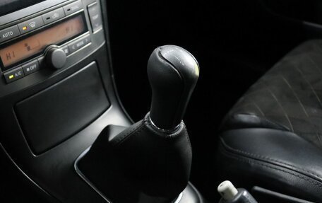 Toyota Avensis III рестайлинг, 2005 год, 725 000 рублей, 12 фотография