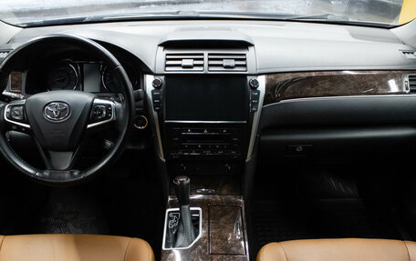 Toyota Camry, 2017 год, 2 449 000 рублей, 10 фотография