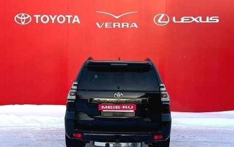 Toyota Land Cruiser Prado 150 рестайлинг 2, 2021 год, 6 800 000 рублей, 5 фотография