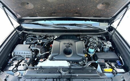 Toyota Land Cruiser Prado 150 рестайлинг 2, 2021 год, 6 800 000 рублей, 21 фотография