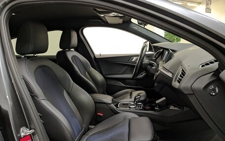 BMW 1 серия, 2021 год, 2 980 000 рублей, 24 фотография