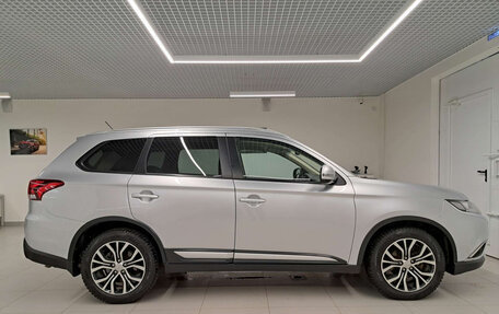 Mitsubishi Outlander III рестайлинг 3, 2016 год, 2 090 000 рублей, 8 фотография