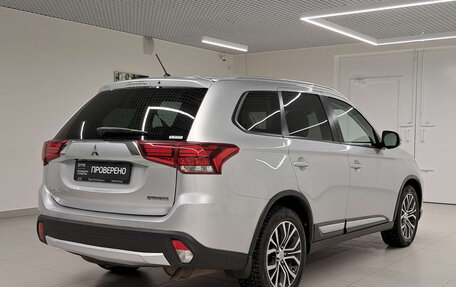 Mitsubishi Outlander III рестайлинг 3, 2016 год, 2 090 000 рублей, 9 фотография
