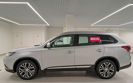 Mitsubishi Outlander III рестайлинг 3, 2016 год, 2 090 000 рублей, 12 фотография