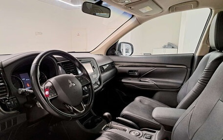 Mitsubishi Outlander III рестайлинг 3, 2016 год, 2 090 000 рублей, 20 фотография