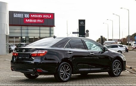 Toyota Camry, 2018 год, 1 995 000 рублей, 6 фотография