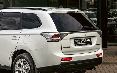 Mitsubishi Outlander III рестайлинг 3, 2014 год, 1 355 000 рублей, 10 фотография