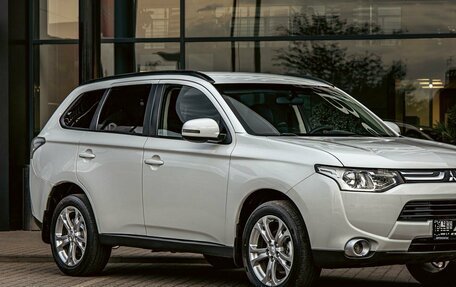 Mitsubishi Outlander III рестайлинг 3, 2014 год, 1 355 000 рублей, 7 фотография