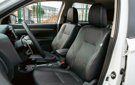 Mitsubishi Outlander III рестайлинг 3, 2014 год, 1 355 000 рублей, 11 фотография