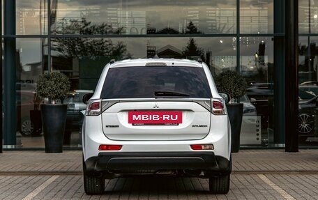 Mitsubishi Outlander III рестайлинг 3, 2014 год, 1 355 000 рублей, 5 фотография