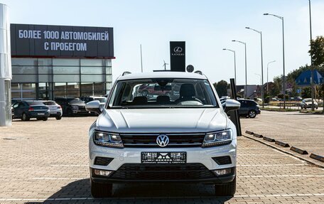 Volkswagen Tiguan II, 2020 год, 2 355 000 рублей, 2 фотография