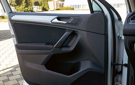 Volkswagen Tiguan II, 2020 год, 2 355 000 рублей, 12 фотография