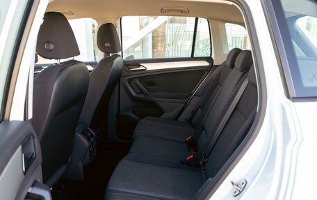 Volkswagen Tiguan II, 2020 год, 2 355 000 рублей, 18 фотография