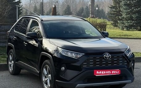 Toyota RAV4, 2021 год, 3 300 000 рублей, 3 фотография