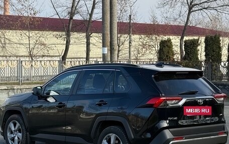 Toyota RAV4, 2021 год, 3 300 000 рублей, 10 фотография