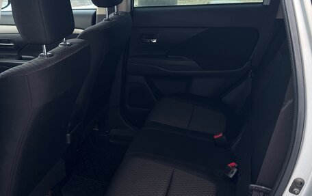 Mitsubishi Outlander III рестайлинг 3, 2013 год, 1 250 000 рублей, 9 фотография