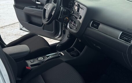 Mitsubishi Outlander III рестайлинг 3, 2013 год, 1 250 000 рублей, 11 фотография