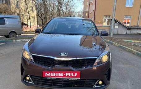 KIA Rio IV, 2021 год, 1 785 000 рублей, 2 фотография