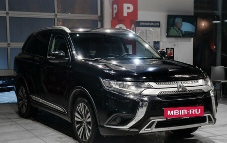 Mitsubishi Outlander III рестайлинг 3, 2019 год, 2 125 000 рублей, 3 фотография