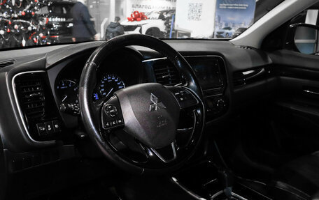Mitsubishi Outlander III рестайлинг 3, 2019 год, 2 125 000 рублей, 14 фотография