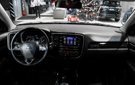 Mitsubishi Outlander III рестайлинг 3, 2019 год, 2 125 000 рублей, 15 фотография