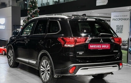 Mitsubishi Outlander III рестайлинг 3, 2019 год, 2 125 000 рублей, 6 фотография