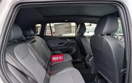 Volkswagen Tiguan, 2025 год, 4 799 000 рублей, 7 фотография