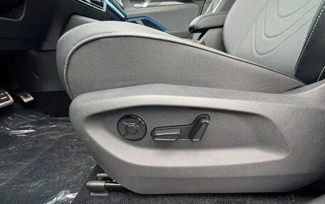 Volkswagen Tiguan, 2025 год, 4 799 000 рублей, 16 фотография