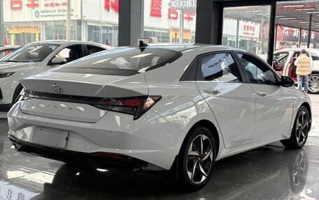 Hyundai Elantra, 2022 год, 1 570 000 рублей, 4 фотография