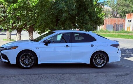 Toyota Camry, 2022 год, 2 200 000 рублей, 4 фотография