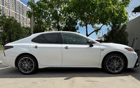 Toyota Camry, 2022 год, 2 200 000 рублей, 3 фотография