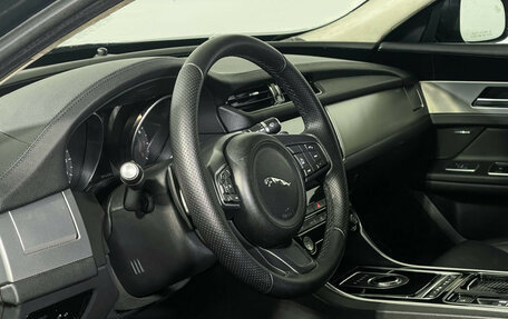 Jaguar XF II, 2018 год, 2 477 000 рублей, 10 фотография