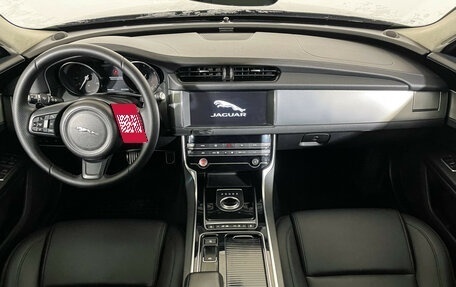 Jaguar XF II, 2018 год, 2 477 000 рублей, 12 фотография