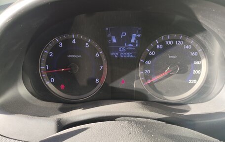 Hyundai Solaris II рестайлинг, 2011 год, 700 000 рублей, 7 фотография