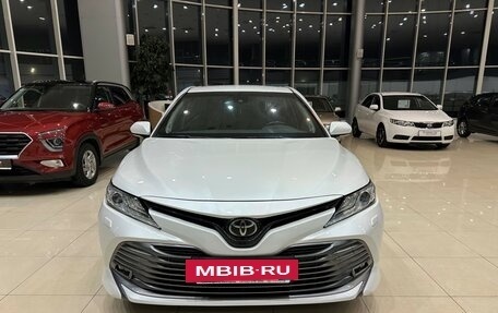 Toyota Camry, 2019 год, 2 850 000 рублей, 2 фотография