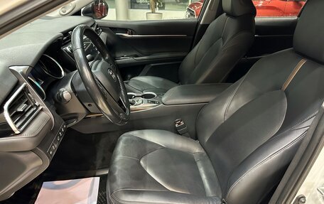 Toyota Camry, 2019 год, 2 850 000 рублей, 16 фотография