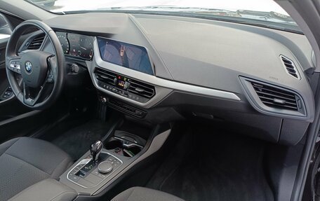 BMW 1 серия, 2020 год, 2 369 000 рублей, 10 фотография
