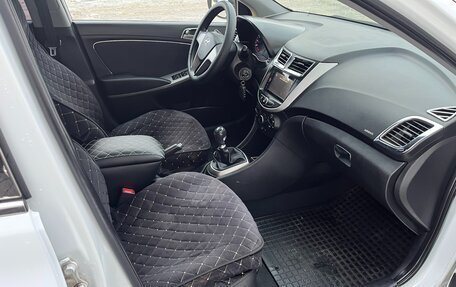 Hyundai Solaris II рестайлинг, 2016 год, 830 000 рублей, 10 фотография