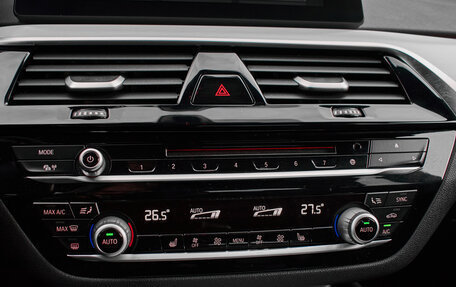 BMW 5 серия, 2018 год, 3 300 000 рублей, 17 фотография