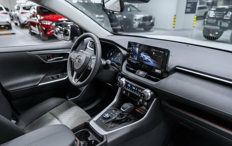 Toyota RAV4, 2025 год, 4 420 000 рублей, 2 фотография