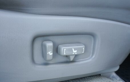 Toyota Land Cruiser 100 рестайлинг 2, 2006 год, 2 370 000 рублей, 29 фотография