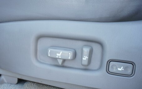 Toyota Land Cruiser 100 рестайлинг 2, 2006 год, 2 370 000 рублей, 30 фотография